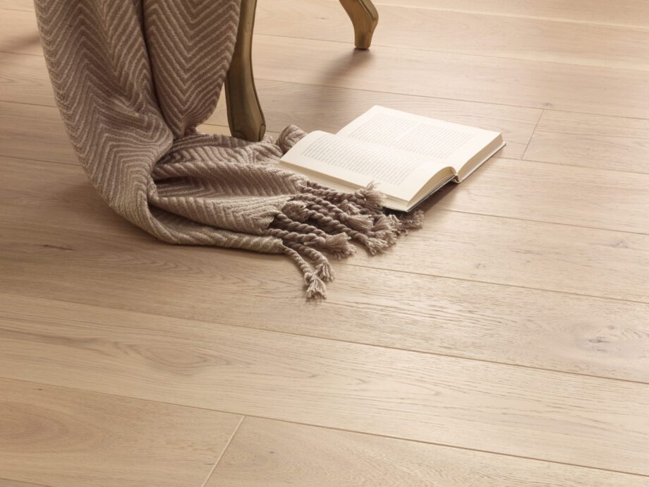 Parquet Oak, Grande Banana Song, 1-strip, beveled, brushed, stained, matt lacquer