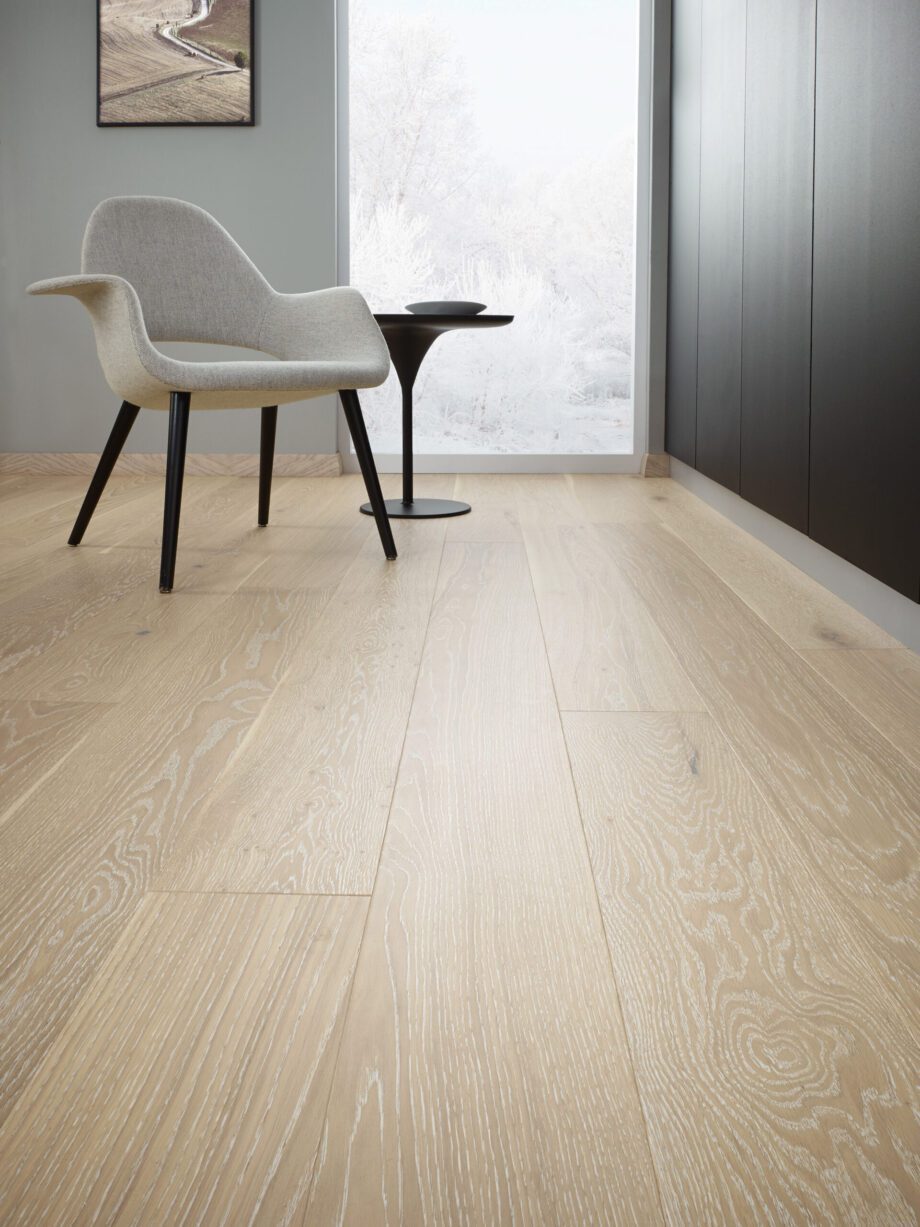 Parquet Oak, Grisini, 1-strip, beveled, brushed, stained, matte lacquer