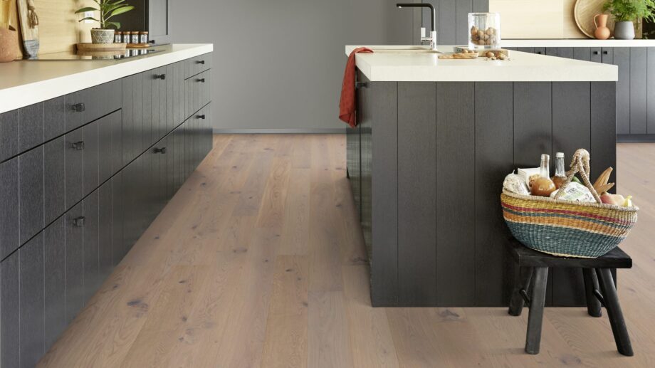 Parquet Tarkett, Shade, Oak Soft Beige Plank, 1-strip, brushed, 2 sides bevelled, Proteco Natura mat lacquer