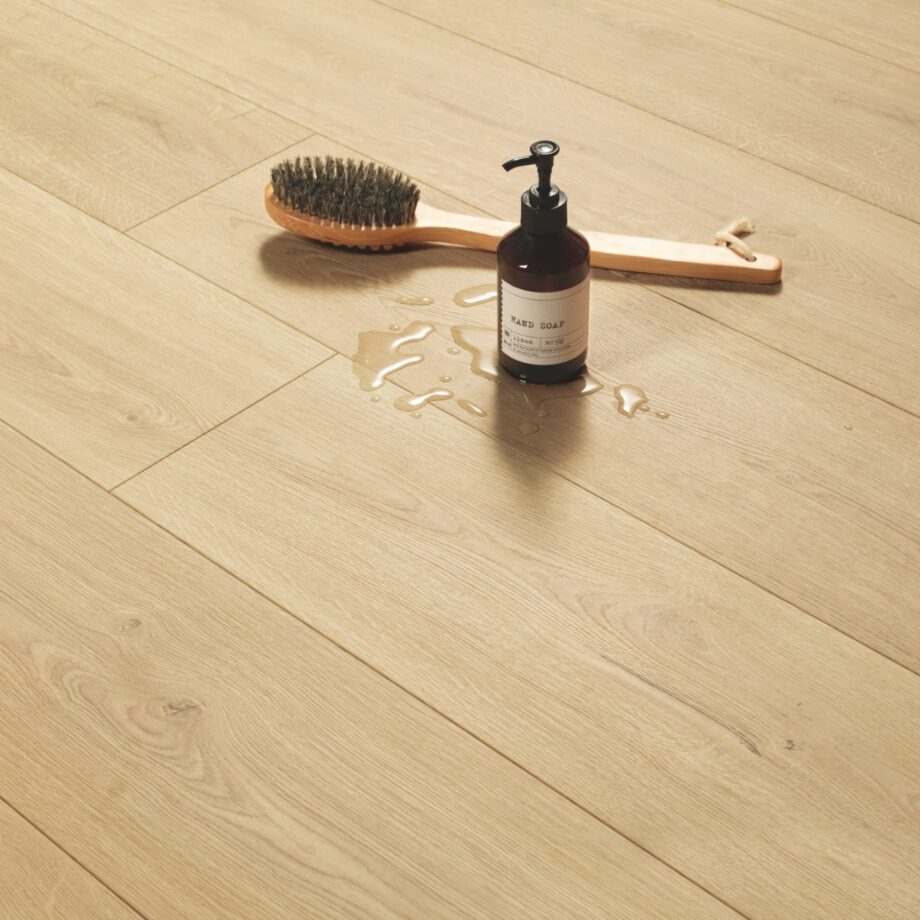 Laminate Quick-Step SIGNATURE Brushed oak natural