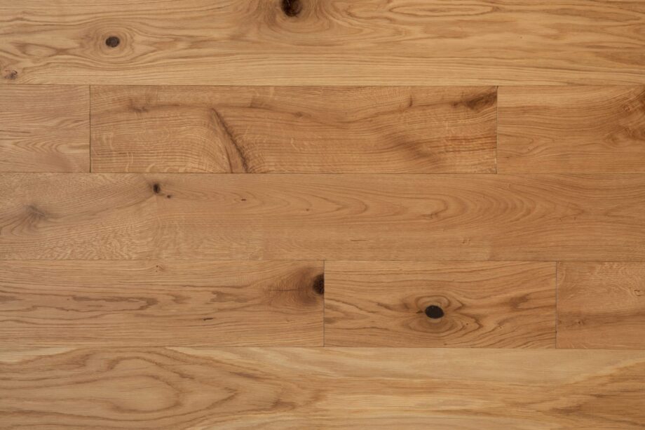 Põrandalaud tamm Country 120mm, 4 küljest faasitud, lihvitud, viimistlemata – vaade 2 Solid oak country floorboards 120mm, beveled 4 sides, sanded, unfinished – 2
