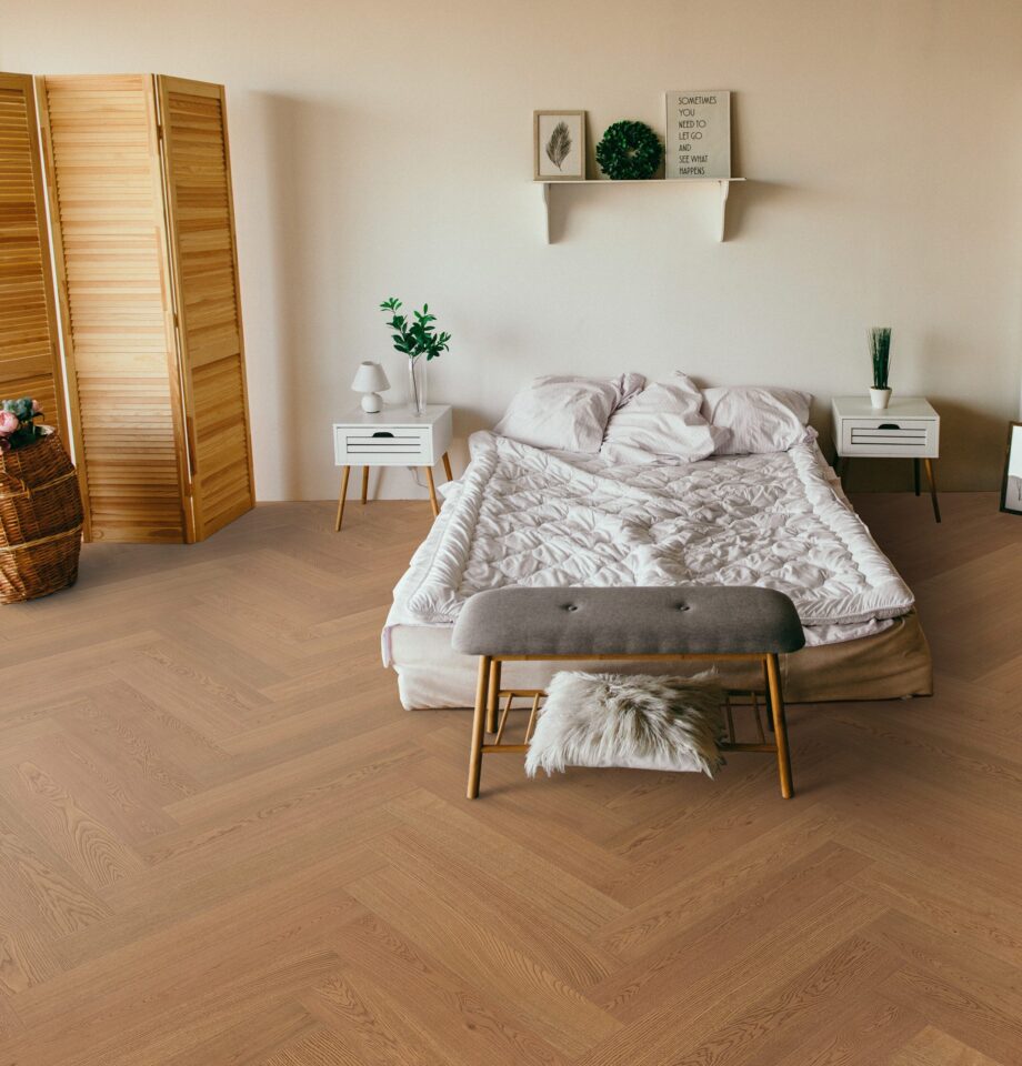 Herringbone parquet Oak AMB, 4 sides beveled, brushed, matt lacquered