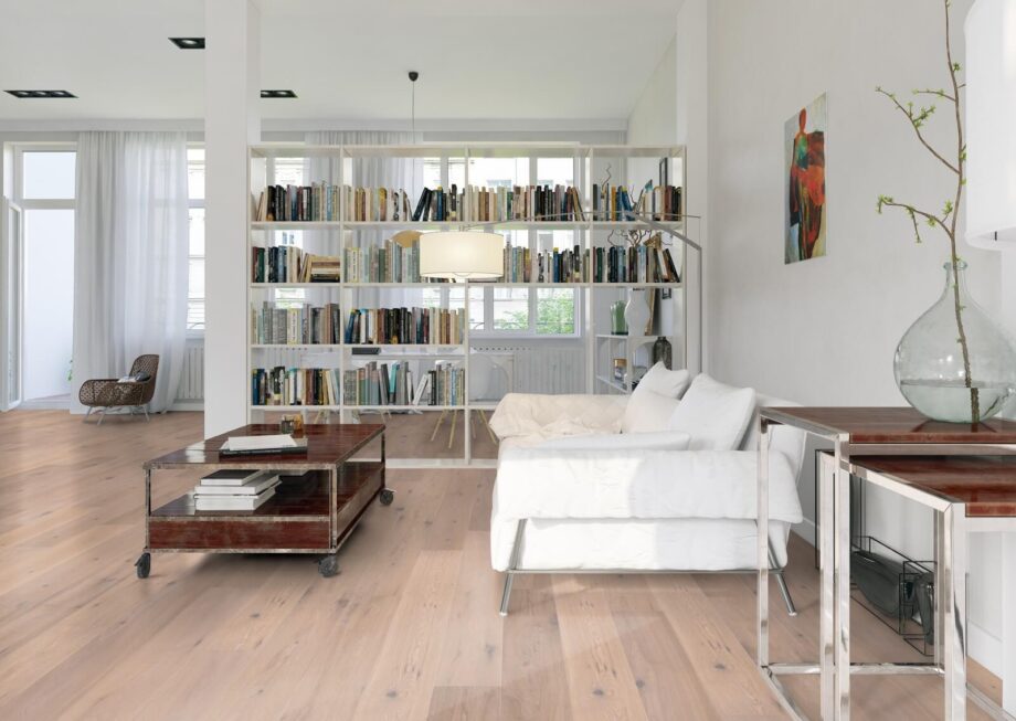 Parquet Oak Rustical 1-strip beveled brushed white oiled 189mm