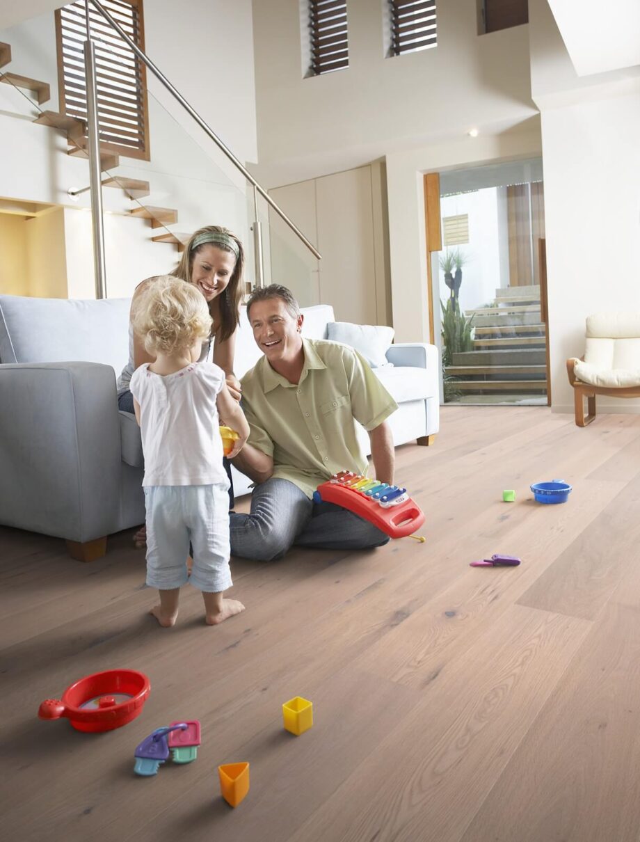 Parquet Oak Rustical 1-strip beveled brushed white oiled 189mm