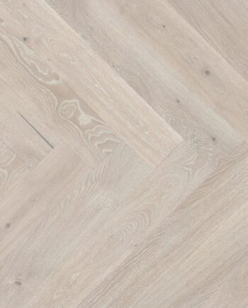 kalanruotoparketti Barlinek Tammi Pudding vaalea mattalakattu, lajitelman ja sävyn kuvaus.