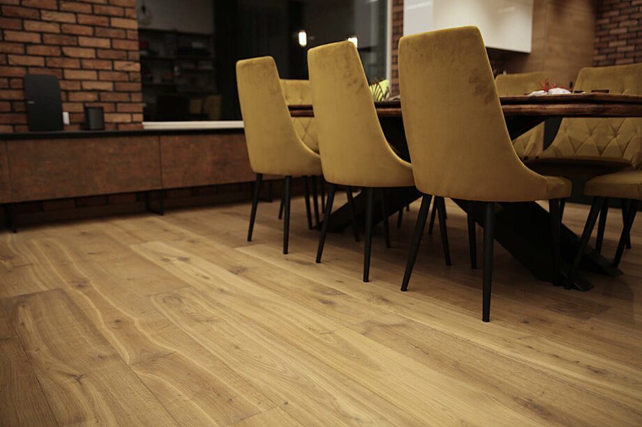 Oak Floorboards Country 2-layer beveled and oiled – view 2 Oak Floorboards Country 2-layer beveled and oiled – 2