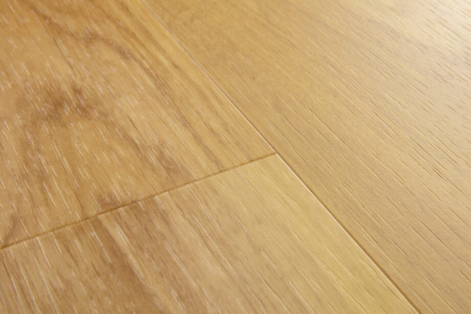 lvt-porandakate-quick-step-blos-classic-tamm-naturaalne LVT põrandakate Quick-Step Blos Classic tamm natural naturaalse tamme tooniga ja põrandalaud tamm disainiga.