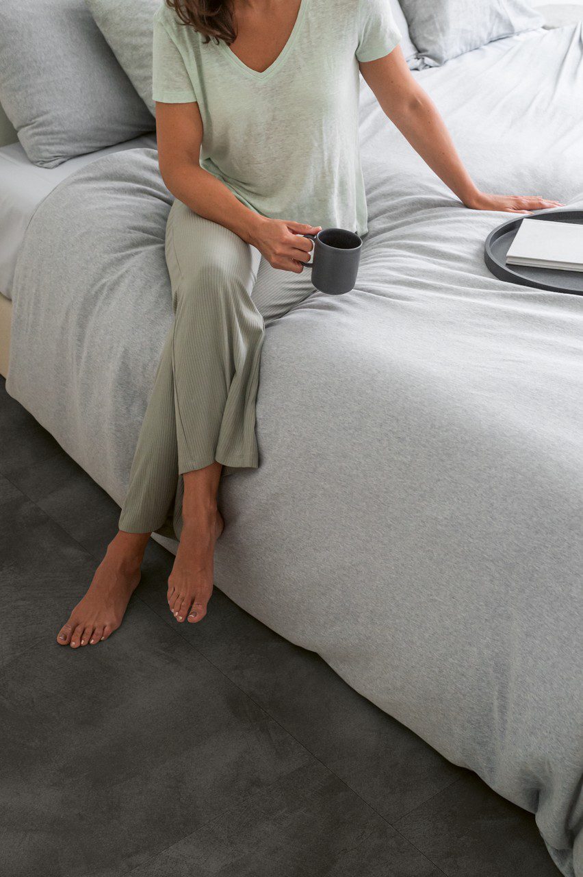 Vinyl floor tiles Quick-Step Illume Soft graphite