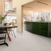 Tugevdatud südamikuga LVT vinüülplaat Floorify Small Tile Pebble Beach F530 2 Tugevdatud südamikuga LVT vinüülplaat Floorify Small Tile Pebble Beach F530