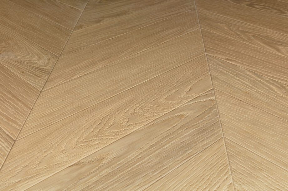 Tugevdatud südamikuga LVT vinüülparkett Floorify Chevron Rocky F701