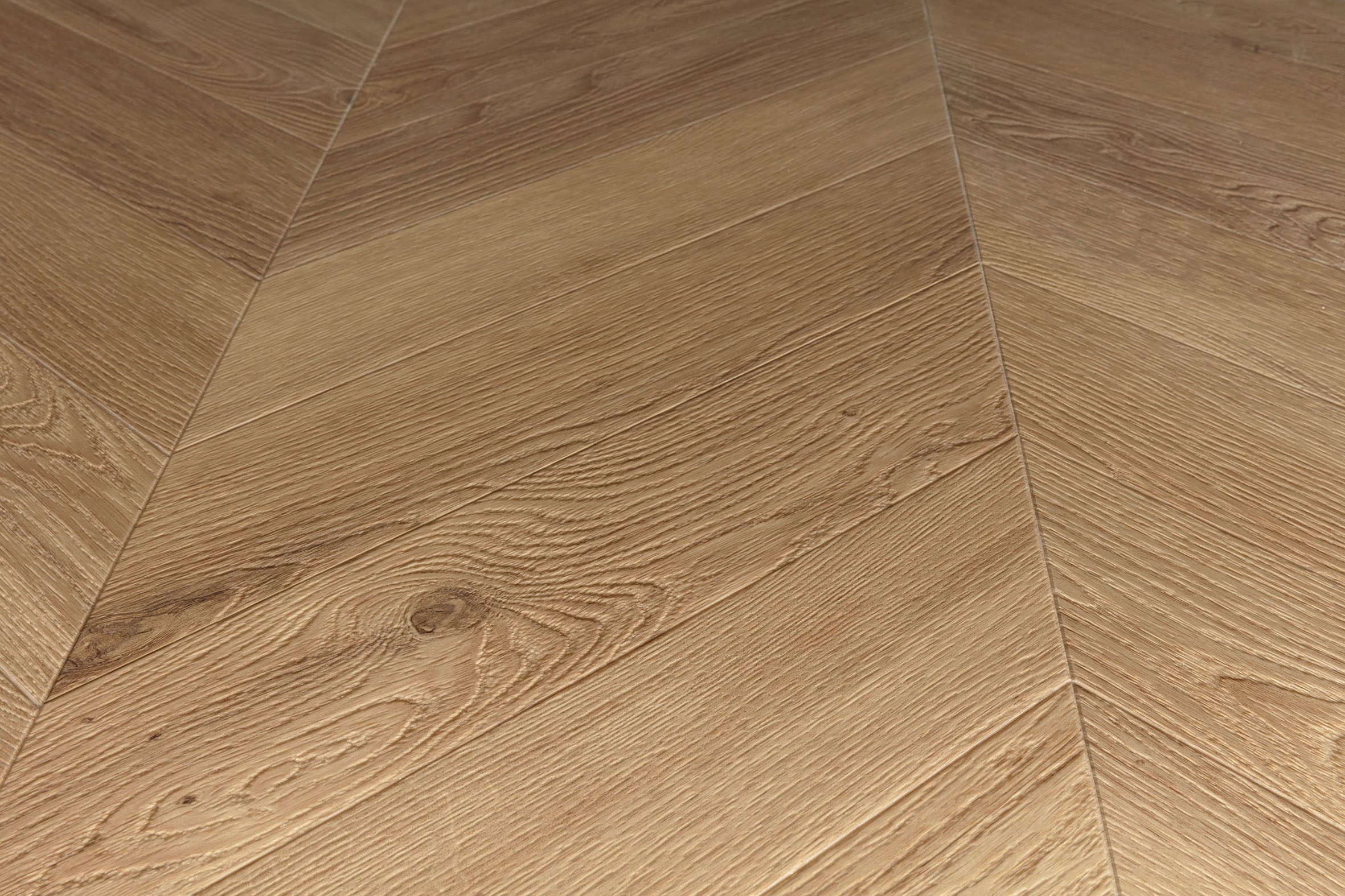 Tugevdatud südamikuga LVT vinüülparkett Floorify Chevron Conchita F718
