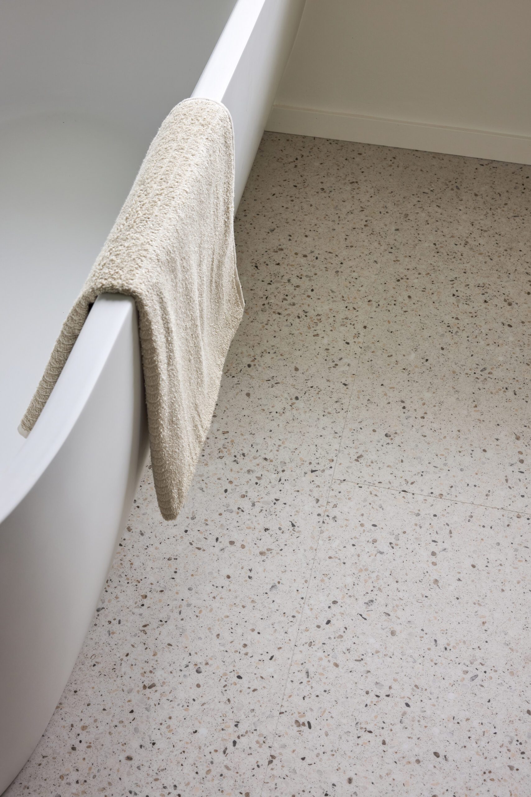 Tugevdatud südamikuga LVT vinüülplaat Floorify Large Tile Piccolo F032