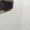 Marmorimustriga suurplaat ABK Sensi 900 Carrara – interjöör 2