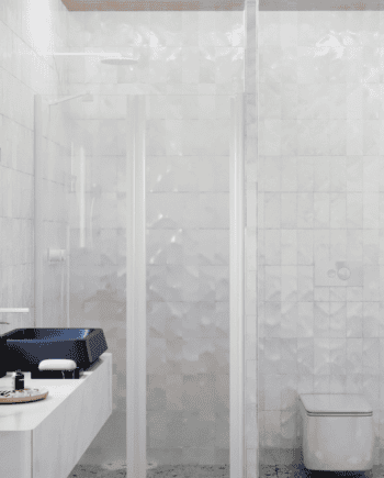 Alcove shower screen Hietakari Infinia 237, fixed wall + hinged door