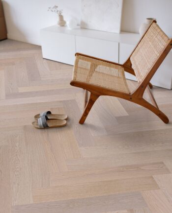 Herringbone parquet Oak CLA, 4 sides beveled, brushed, matt lacquered