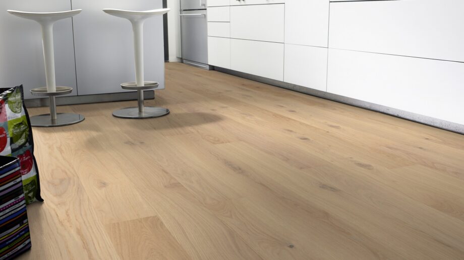Parkett Tarkett, Grace, Tamm White Canvas (valge) Plank, 1-lip, 2 külge mikrofaa 2 Tammeparkett Tarkett Grace White Canvas Plank köögis