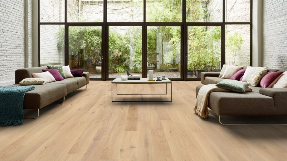 Parkett Tarkett, Grace, Tamm White Canvas (valge) Plank, 1-lip, 2 külge mikrofaa 1 Tammeparkett Tarkett Grace White Canvas Plank elutoas