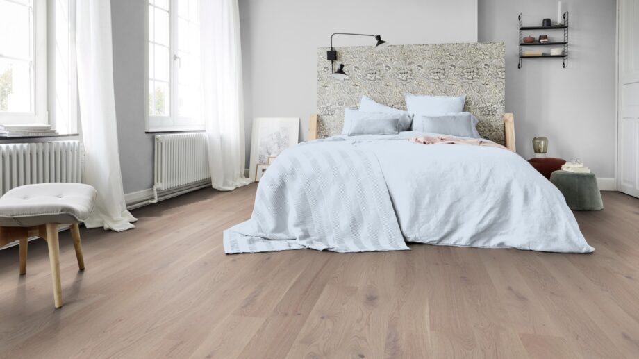 Parkett Tarkett, Grace, Tamm Grey Chiffon (hall) Plank, 1-lip, 2 külge mikrofaas 3 Tammeparkett Tarkett Grace Grey Chiffon Plank magamistoas