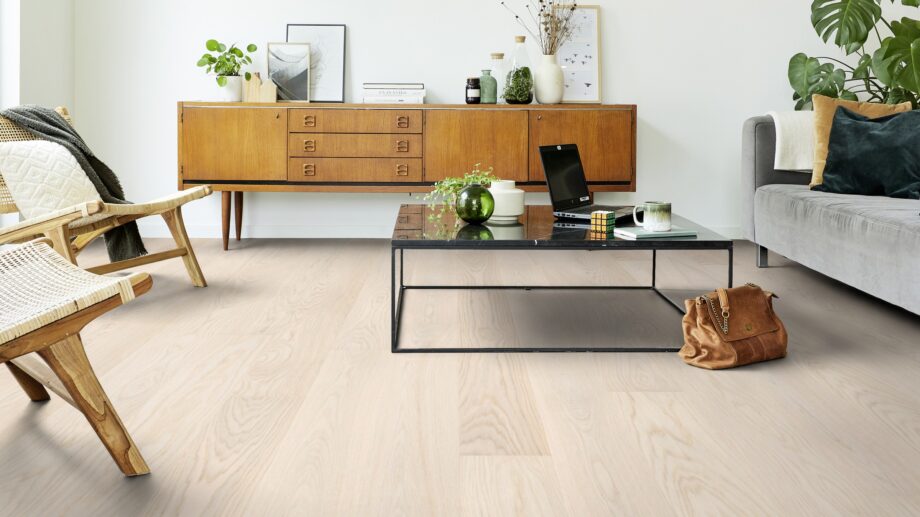 Parkett Tarkett, Grace, Tamm White Lace (valge) Plank XT, 1-lip, 2 külge mikrofa 1 Tammeparkett Tarkett Grace White Lace Plank XT elutoas