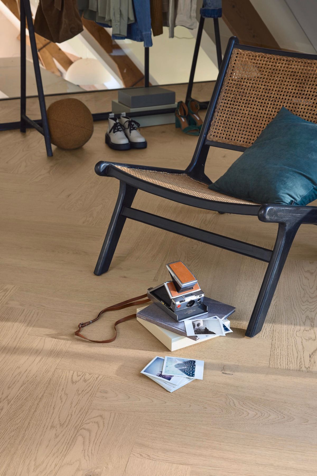 Herringbone parquet Meister, Lindura HS 500, Classic oak sand grey 20232, herringbone, 700 x 140 mm, brushed, ultra matt lacquered