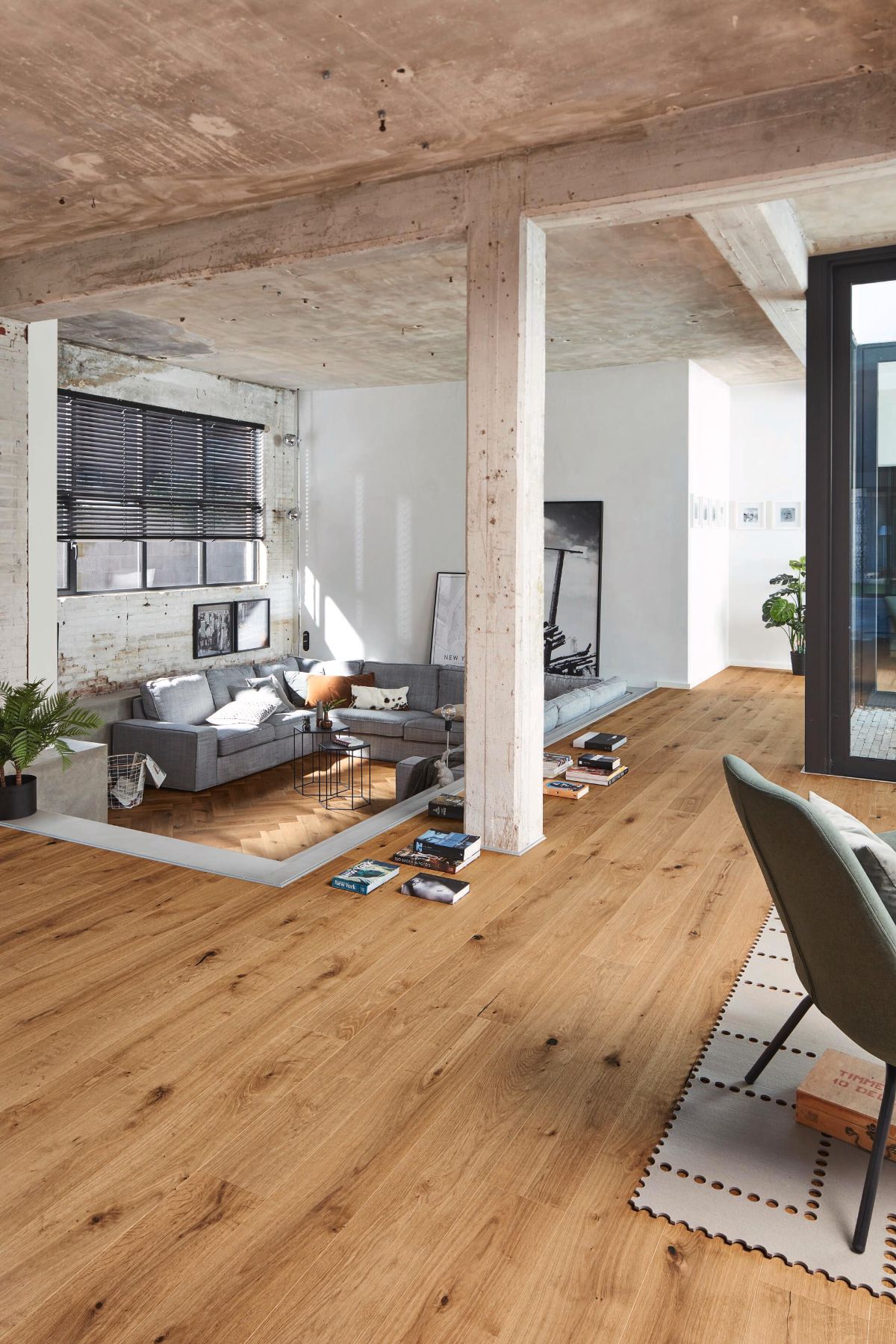 Oak parquet Meister, Longlife PD 400, Authentic oak lightly smoked look 09027, 1-strip, 2200 x 180 mm, brushed, naturally oiled