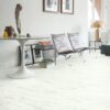 4392_8670_Vinyylilattia-LVT-QUICK-STEP-Marmori-valkoinen-AMCL40136-3