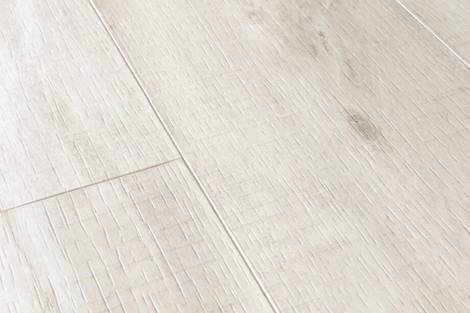 4714_9989_Vinyylilattia-LVT-QUICK-STEP-tammi-vaalea-sahattu-BAGP40128-1-plus