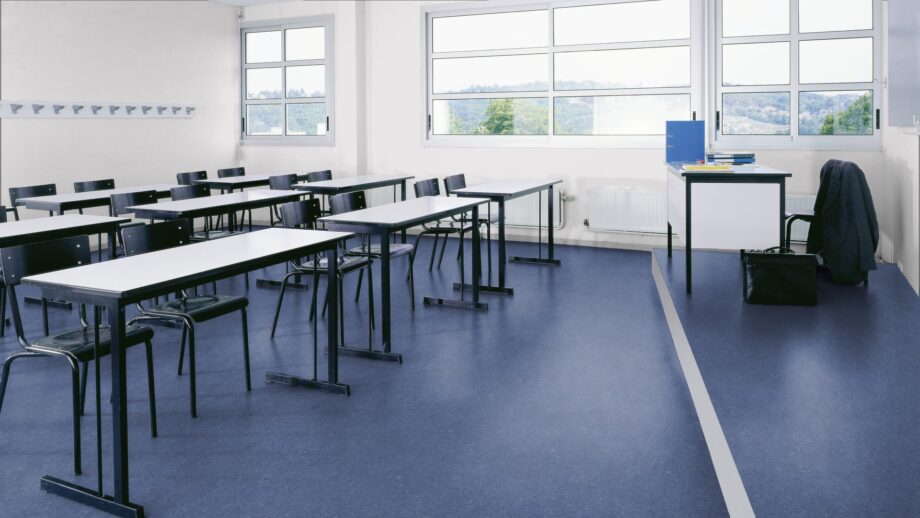 1692_11118_linoleum-gerflor-marmorette-0049-royal-blue