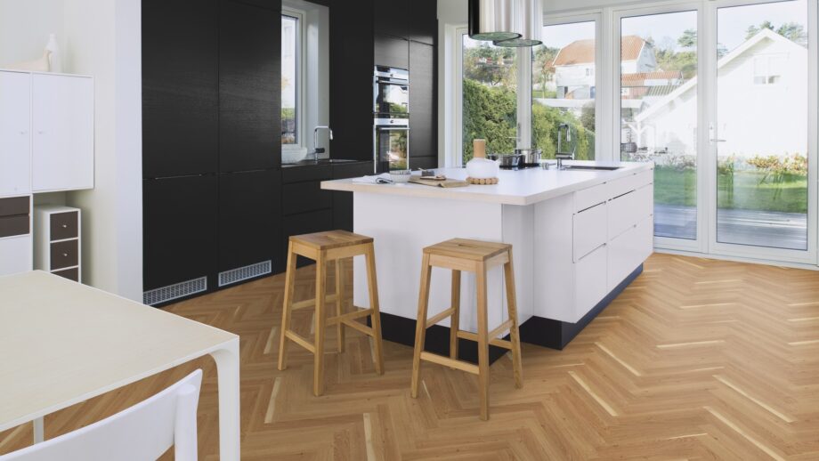 Herringbone flooring Monopark Oak Rustic 45 matt lacquered