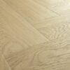 vinyylilankku-kalanruoto-tarjous-quick-step-pristine-serene-oak-light-natural Vinyylilankku kalanruoto tarjous Quick Step Pristine Serene Oak Light Natural – lajitelman ja sävyn kuvaus.