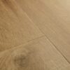 LVT parkett Quick-Step Bloom Cotton Oak Deep Natural helepruuni tooniga ja rustikaalse tammelaua disainiga