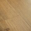 vinuulparkett-quick-step-blos-cottage-tamm-natural Vinüülparkett Quick-Step Blos Cottge tamm natural naturaalse tamme tooni ja rustikaalse tammest põrandalaua disainiga.