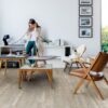 vinyylilattia-quick-step-bloom-morning-mist-pine vinyylilattia-quick-step-bloom-morning-mist-pine
