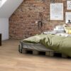 Parkett Tarkett, Grace, Tamm White Canvas (valge) TreS, 3-lip, harjatud, Proteco 3 Tammeparkett Tarkett Grace White Canvas TreS magamistoas