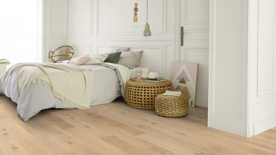 Parkett Tarkett, Grace, Tamm White Canvas (valge) Plank, 1-lip, 2 külge mikrofaa 3 Tammeparkett Tarkett Grace White Canvas Plank magamistoas