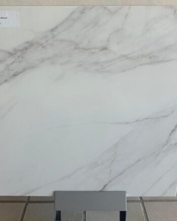 Marble-effect polished porcelain floor tile Marmol Caspio, 60x60 cm, 9 mm, white