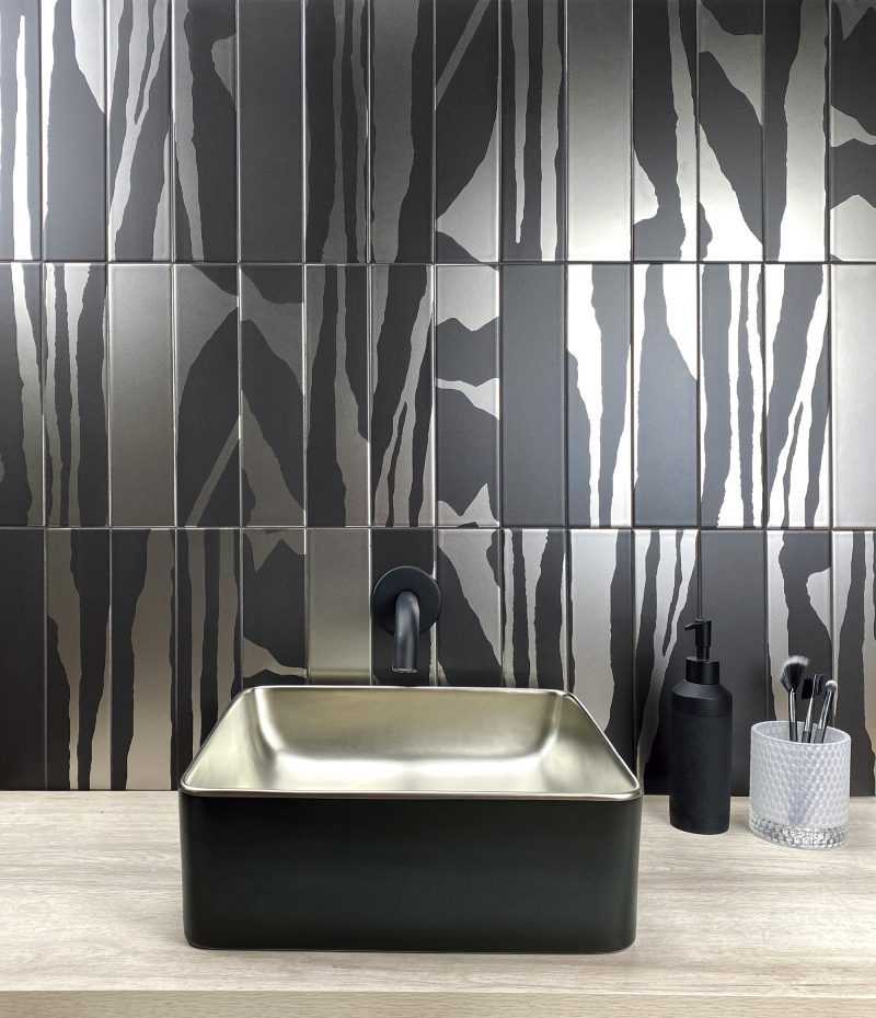 Ceramic wall tile with PVD metallic pattern Dune Flat Savannah Black & Silver, 7.5x30 cm, 8 mm, black & silver – 2