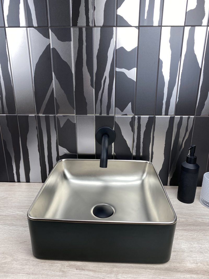 Ceramic wall tile with PVD metallic pattern Dune Flat Savannah Black & Silver, 7.5x30 cm, 8 mm, black & silver – 3