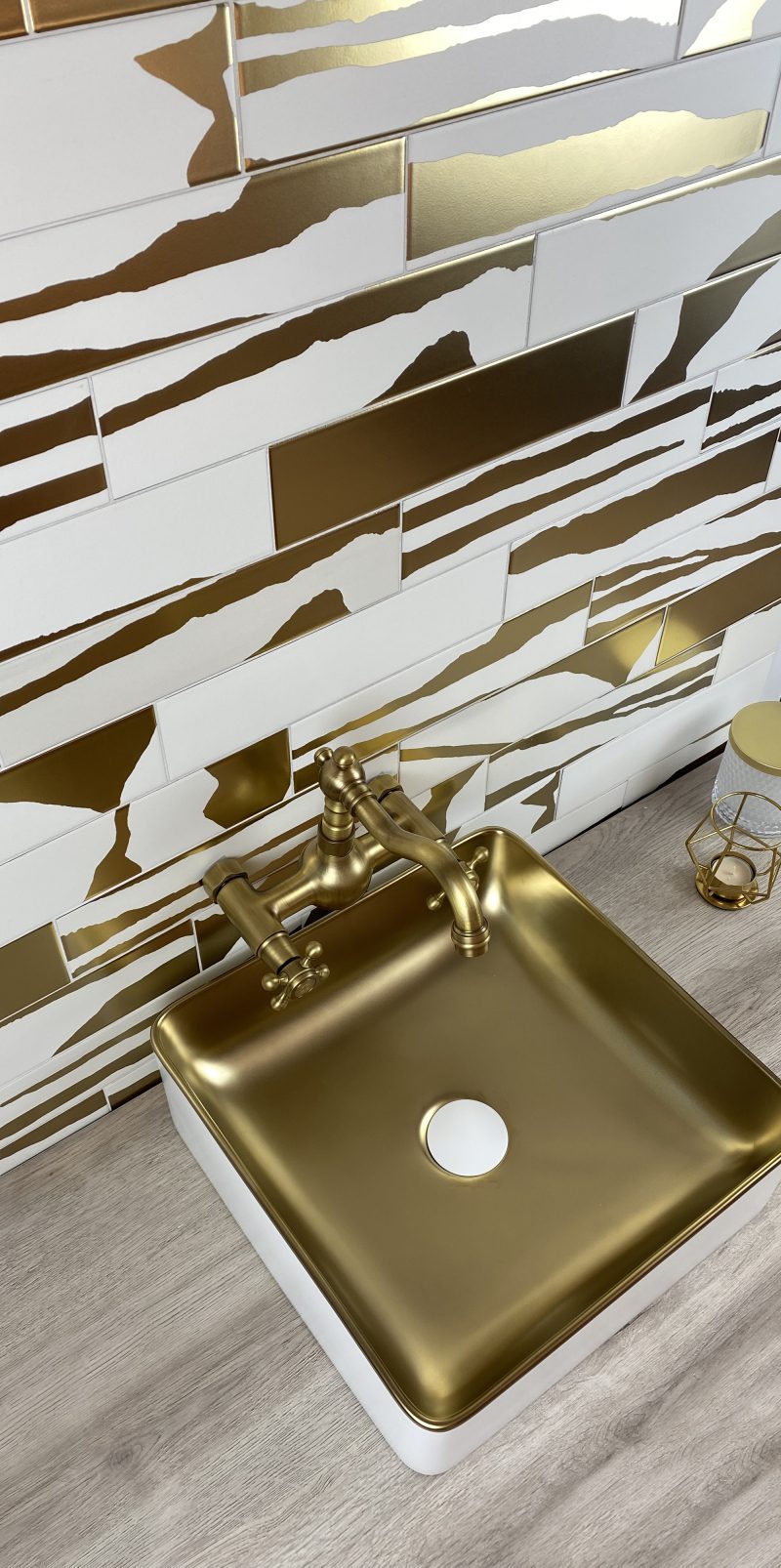 Ceramic wall tile with PVD metallic pattern Dune Flat Savannah White & Gold, 7.5x30 cm, 8 mm, white & gold – 3