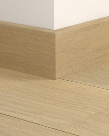 Water-resistant wooden skirting board Quick-Step Lily White Oak Extra Matt for parquet, veneered, 16x80x2400 mm